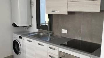 Køleskab, ovn, kogeplade, kaffe-/temaskine