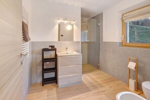 Doccia, asciugacapelli, asciugamani