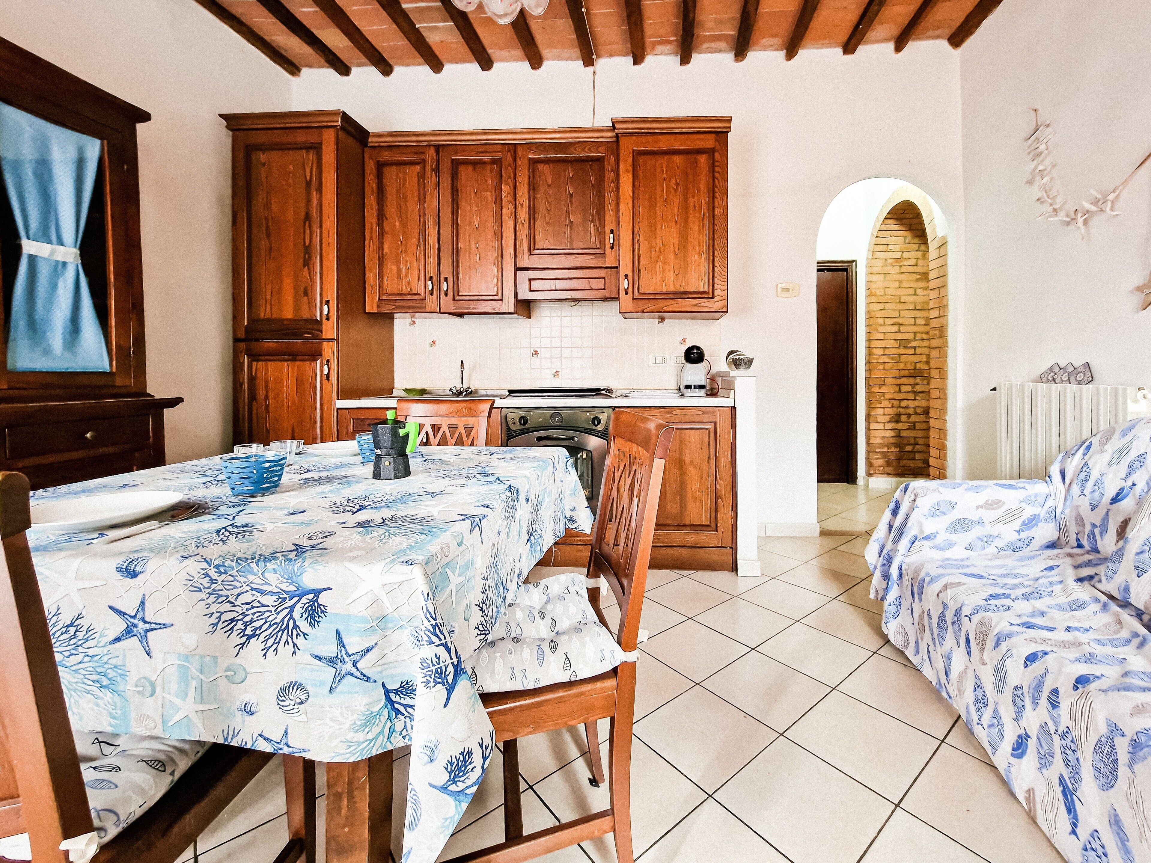 Fridge, stovetop, coffee/tea maker, high chair