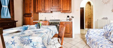 Fridge, stovetop, coffee/tea maker, high chair