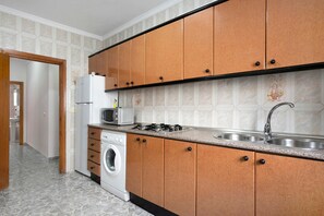 Fridge, microwave, stovetop, coffee/tea maker - Apartment 'Ruz Bajo' for 6 people (Conil)