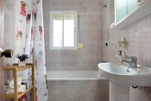 Shower, towels - Apartment 'Ruz Bajo' for 6 people (Conil)
