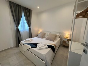 3 chambres, fer et planche à repasser, Wi-Fi gratuit, draps fournis