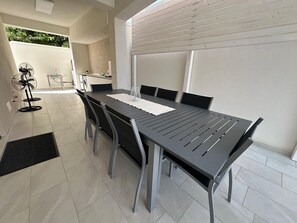 屋外ダイニングエリア