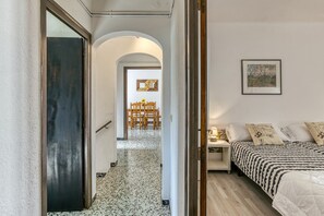 2 chambres, fer et planche à repasser, Internet, draps fournis