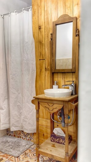 Shower, hair dryer, towels - Holiday Home 'La Casa Árabe' (Alcala de los Gazules)