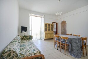 Interior - Holiday Apartment 'Beach House, Torre Canne - Ariel' with Sea View and Balcony (Torre Canne)