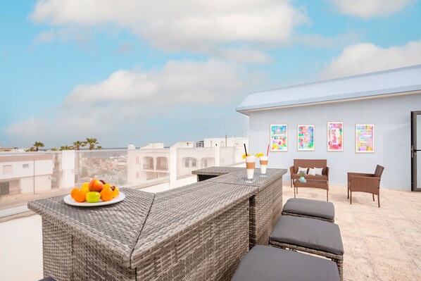 Property grounds - Holiday Apartment 'Beach House, Torre Canne - Ariel' with Sea View and Balcony (Torre Canne)