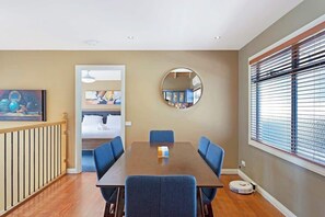 Dining - Stunning Oceanviews with large Balcony 3bed/2bath (Cowes)