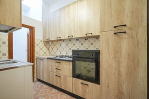 Fridge, oven, stovetop, coffee/tea maker - Apartment "Beach House, Torre Canne -Sebastian" with Sea View and Balcony (Torre Canne)