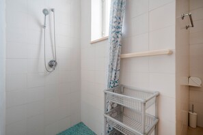 Shower, hair dryer, towels - Apartment 'Stella Marina 9 - Torre Canne' with Sea View and Balcony (Torre Canne)