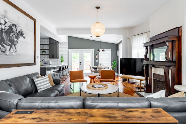 Smart TV, chimenea, tenis de mesa y estéreo