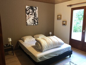 4 chambres, fer et planche à repasser, Wi-Fi gratuit, draps fournis