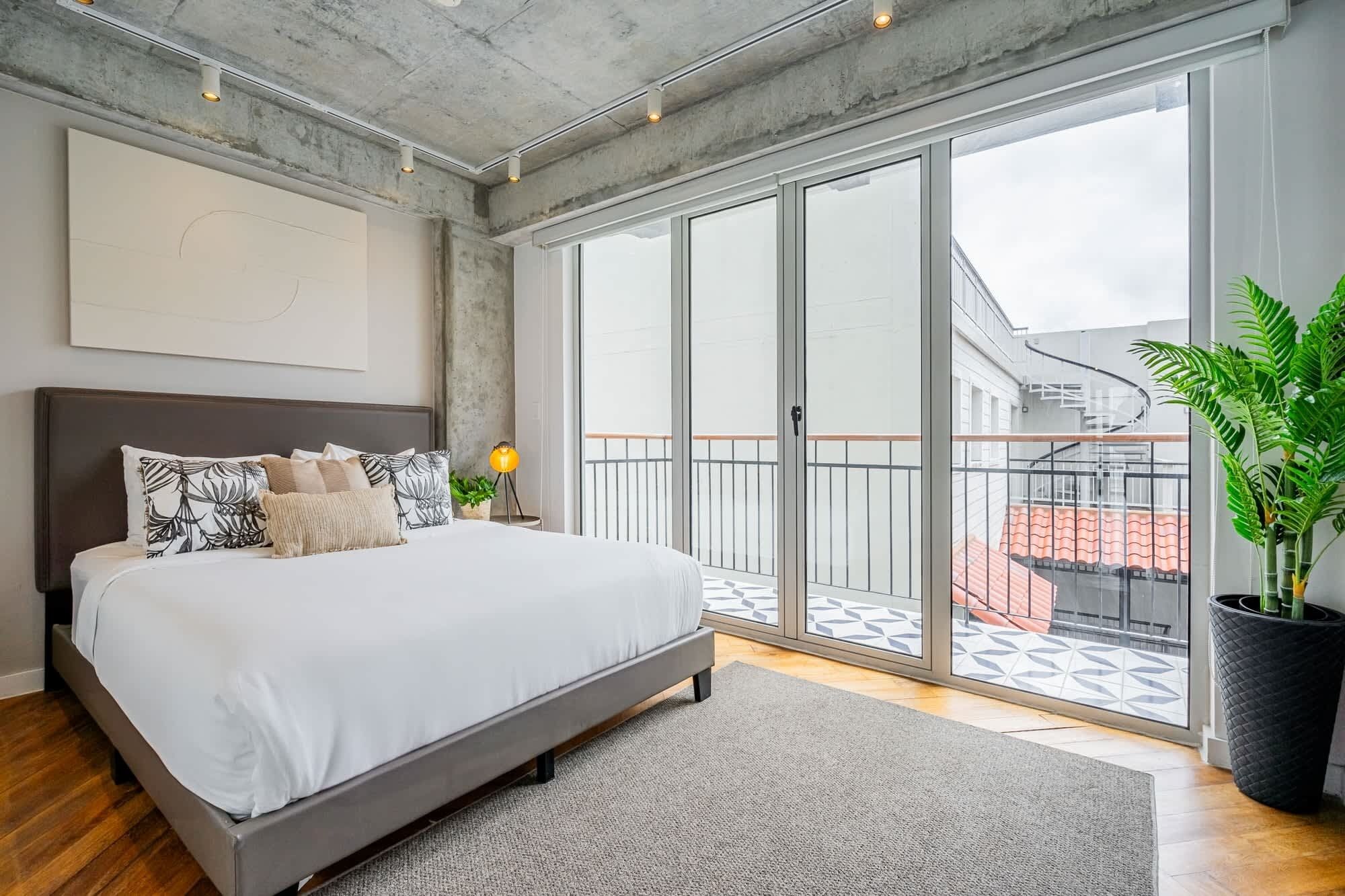 2 bedrooms, desk, iron/ironing board, WiFi