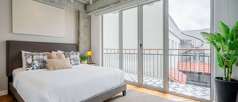 2 bedrooms, desk, iron/ironing board, WiFi