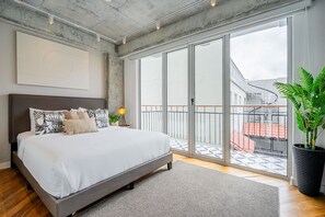 2 soverom, skrivebord, strykejern/-brett og wi-fi