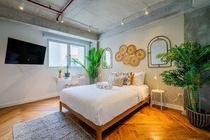 2 habitaciones, escritorio, tabla de planchar con plancha y wifi 