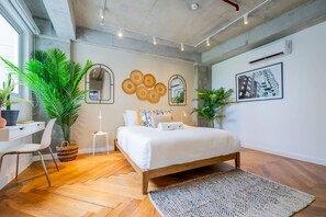 2 habitaciones, escritorio, tabla de planchar con plancha y wifi 