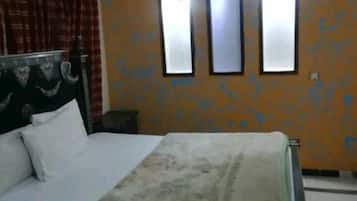 Standard Double Room | Iron/ironing board, free WiFi, bed sheets