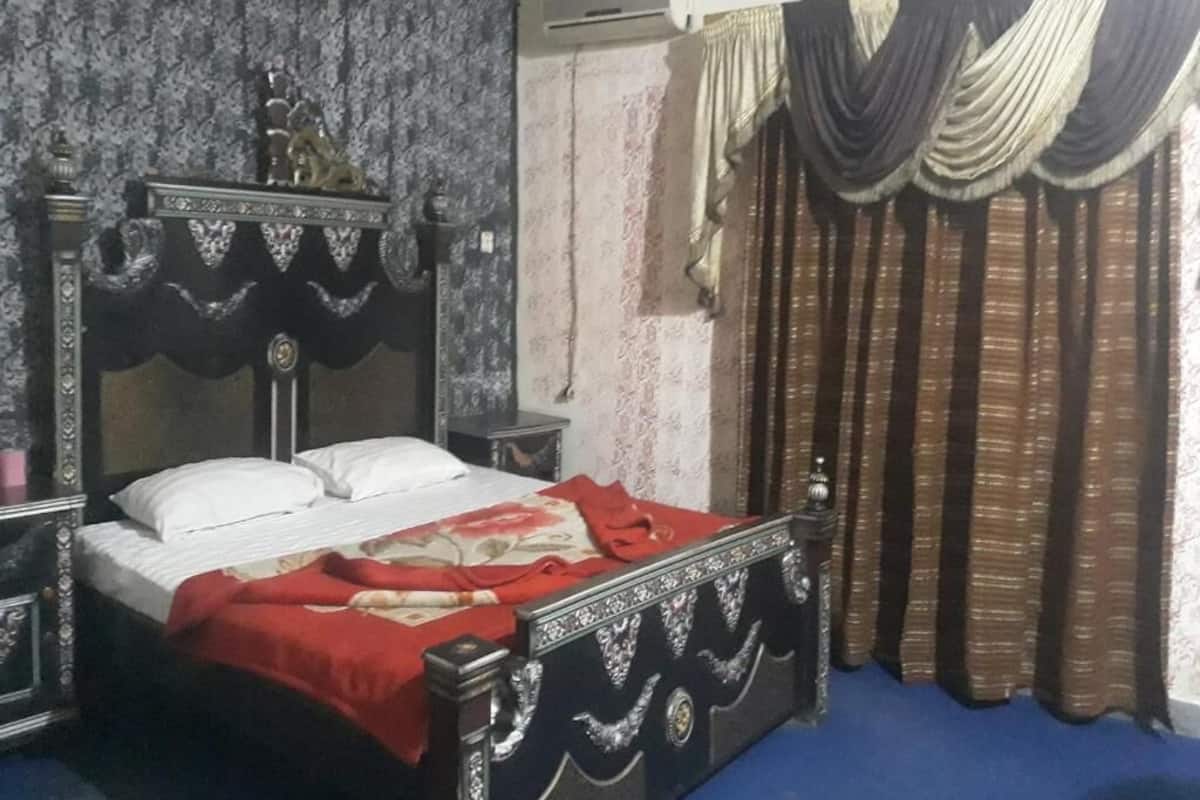 Standard Double Room | Iron/ironing board, free WiFi, bed sheets