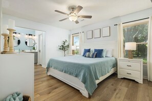 3 bedrooms, desk, iron/ironing board, travel cot