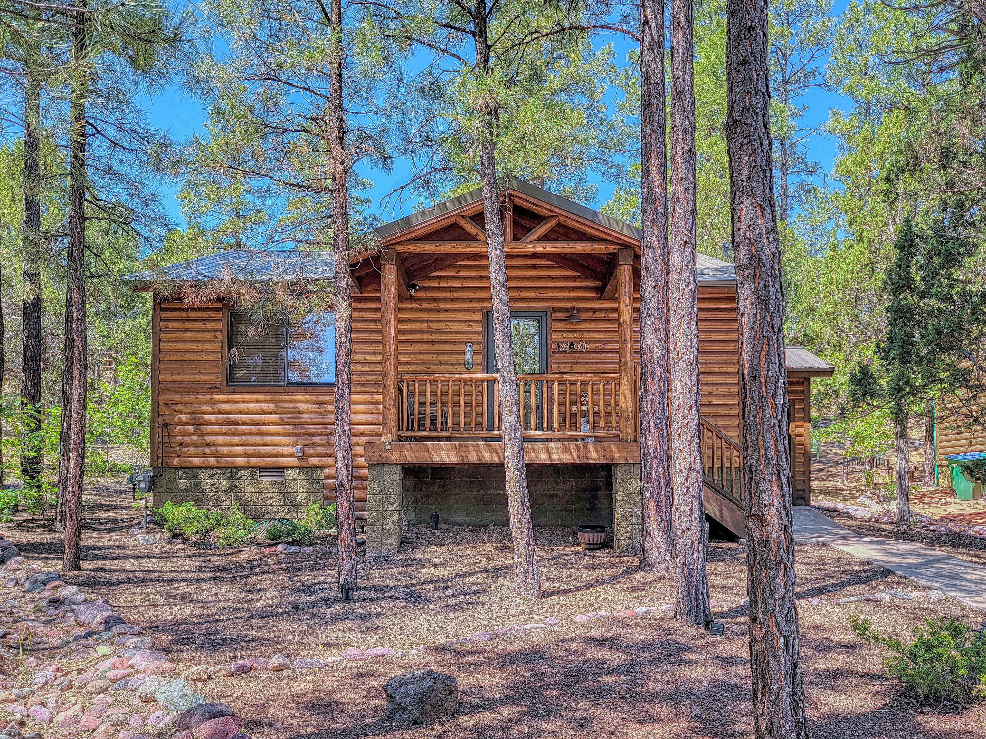 BEAR-A-DISE Cabin in Bison Ridge nr/Fool Hollow Lake, Hiking Trails & Golf!