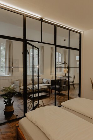 2 عدّة غرف نوم ومكتب وسرير سفر وواي فاي مجانًا