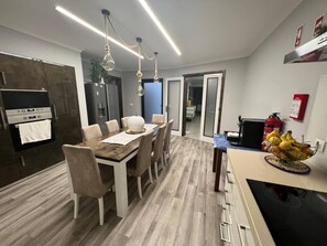 Ferienhaus | 2 Schlafzimmer, Bügeleisen/Bügelbrett, kostenloses WLAN, Bettwäsche