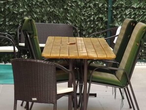 Outdoor dining - Charming Apartment 3 Sleeps 4 Guests (Split)