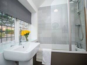Shower - Butler's Cottage (Scarborough)