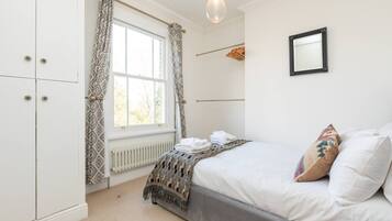 Basic Apartment, 1 Double Bed | 1 bedroom, iron/ironing board, bed sheets
