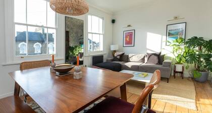 Light and Spacious 1 Bedroom Maisonette - Brockley
