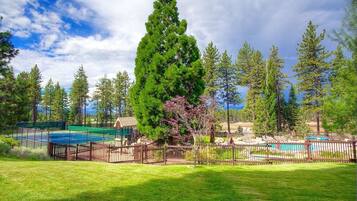 Condo, 3 Bedrooms | Property grounds