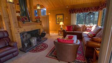 Condo, 3 Bedrooms | Living area