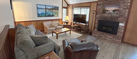 Condo, 3 Bedrooms | Living area