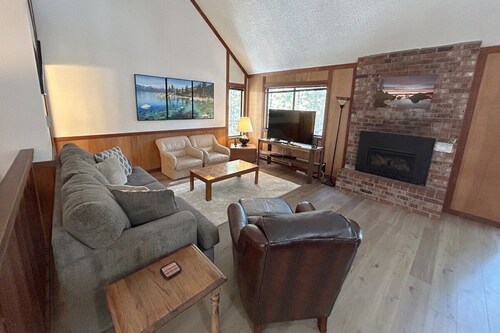 Brookstone Pines 3 Bedroom Home by RedAwning