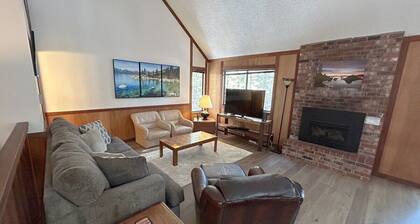 Brookstone Pines 3 Bedroom Home by RedAwning