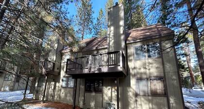 Brookstone Pines 3 Bedroom Home by RedAwning