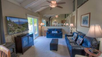 Condo, 3 Bedrooms | Living area