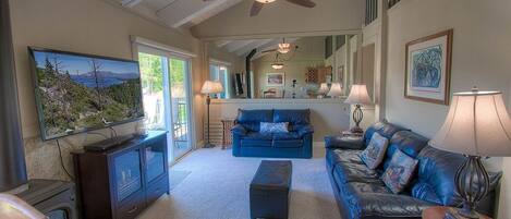 Condo, 3 Bedrooms | Living area