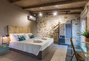 1 bedroom, laptop workspace, iron/ironing board, bed sheets