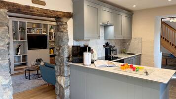 Fridge, oven, dishwasher, toaster