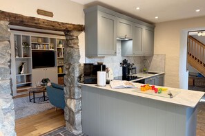 Réfrigérateur, un four, lave-vaisselle, grille-pain