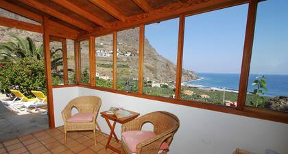 Casa Rural Hibisco Hermigua, sea view, near sea swimming pool