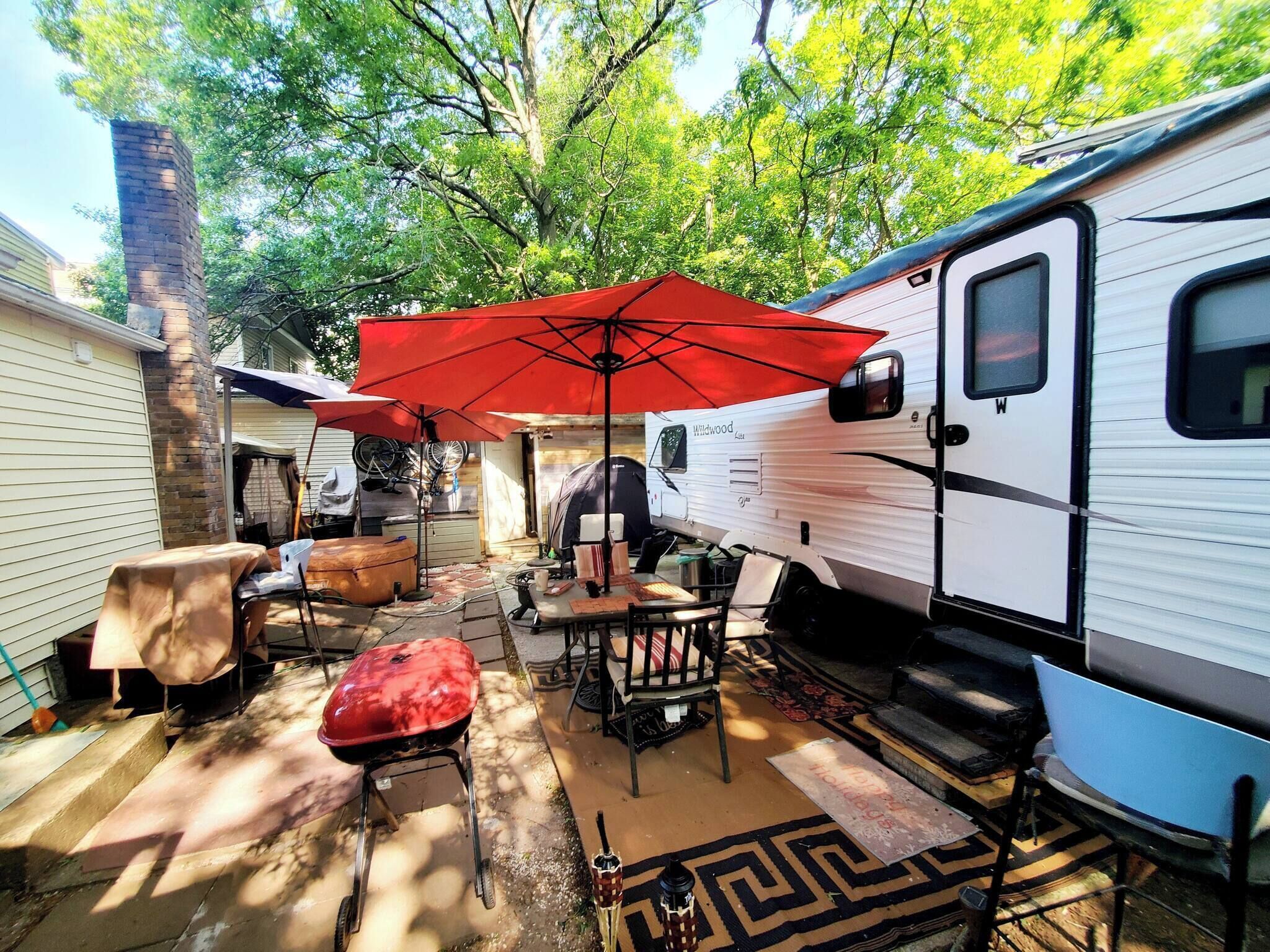 Room, 1 Bedroom | Property grounds