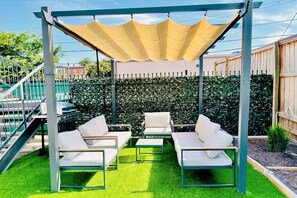 Property grounds - Modern Luxe King Suite Loft + Free Parking & Wifi (Memphis)