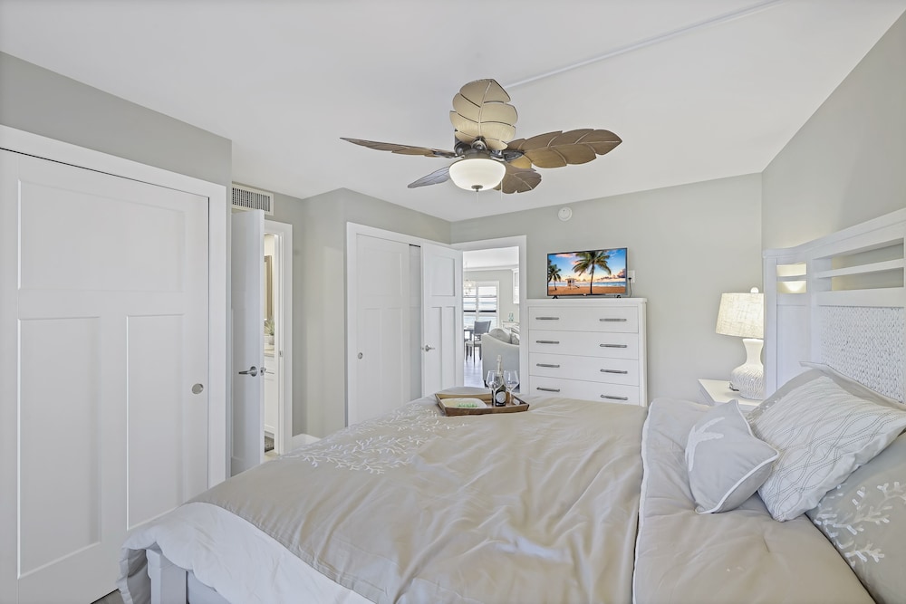 Riverfront condo in Olde Marco w/ pools/pickleball Marco Island Vrbo