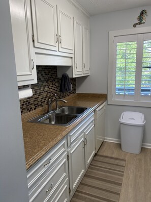 Microondas, horno, parrilla de estufa y lavavajillas 