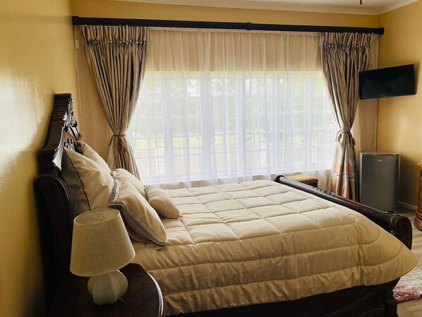 4 habitaciones, escritorio, tabla de planchar con plancha y wifi gratis 