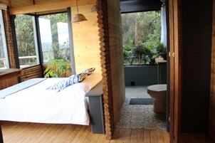 Minibar, decoración personalizada, muebles diferentes y wifi gratis 